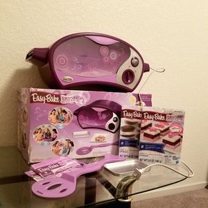 Easy-Bake Oven Ultimate by Hasbro